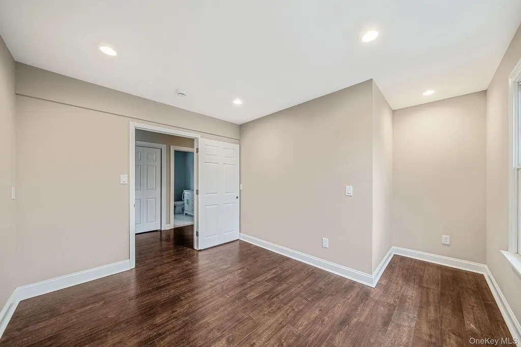 30 Lakeview Drive Mastic Beach NY 11951