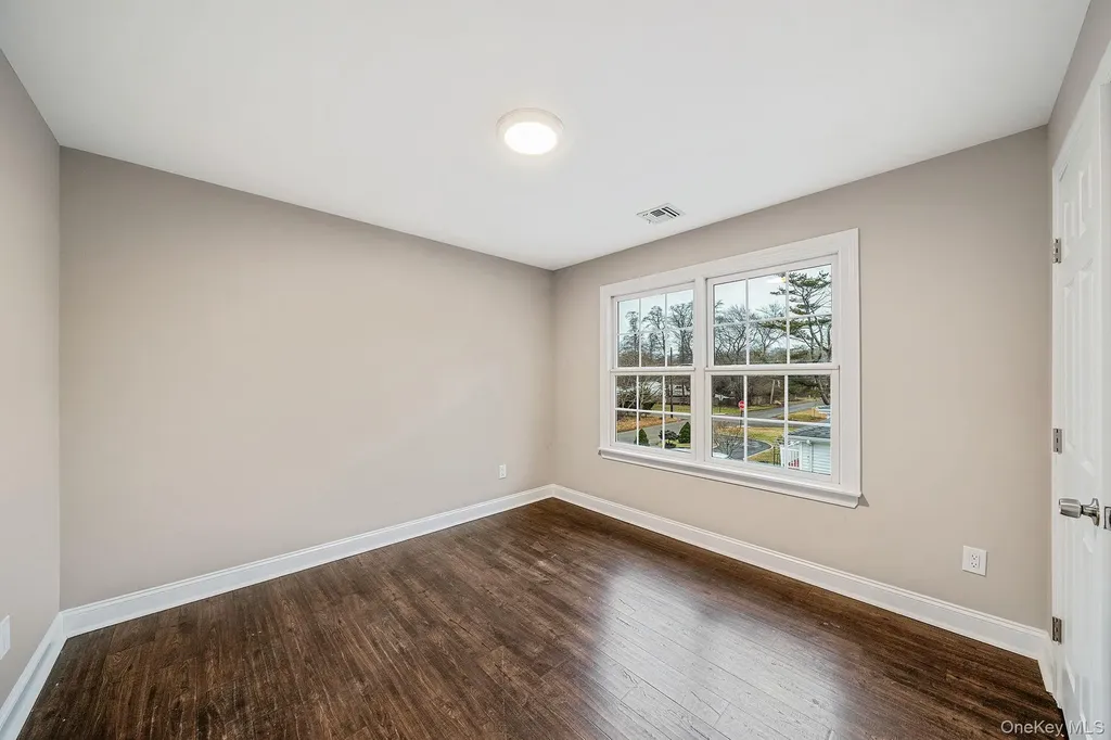 30 Lakeview Drive Mastic Beach NY 11951