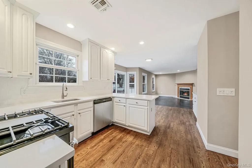30 Lakeview Drive Mastic Beach NY 11951