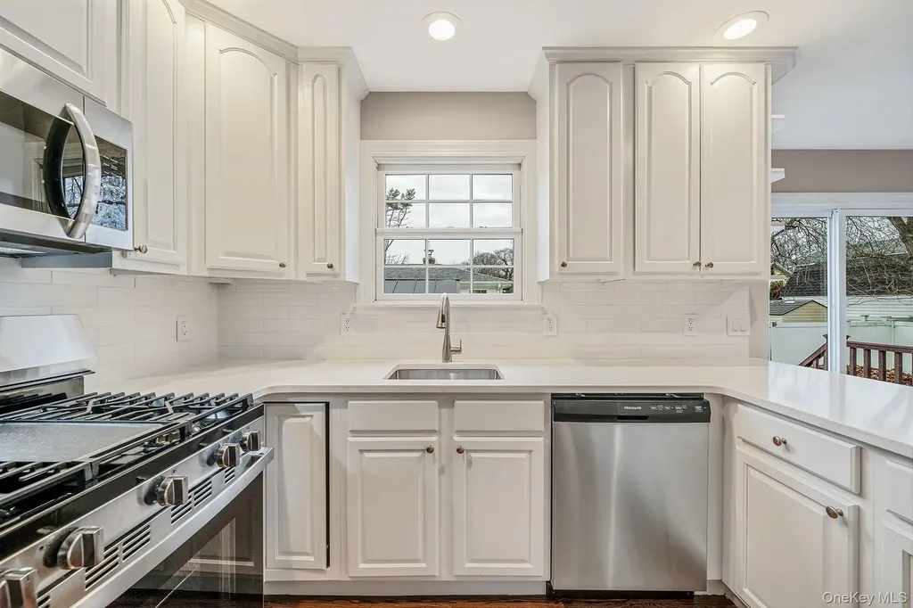 30 Lakeview Drive Mastic Beach NY 11951