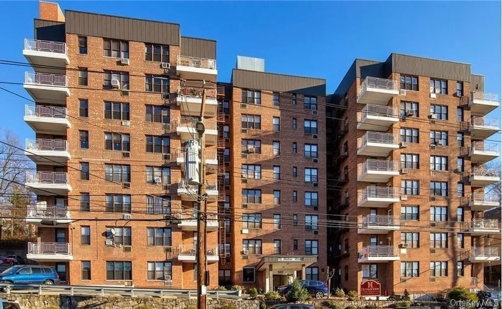 678 Warburton Yonkers NY 10701