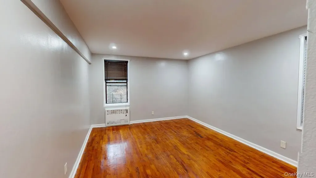 678 Warburton Yonkers NY 10701