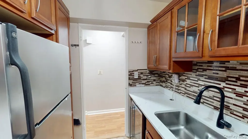 678 Warburton Yonkers NY 10701