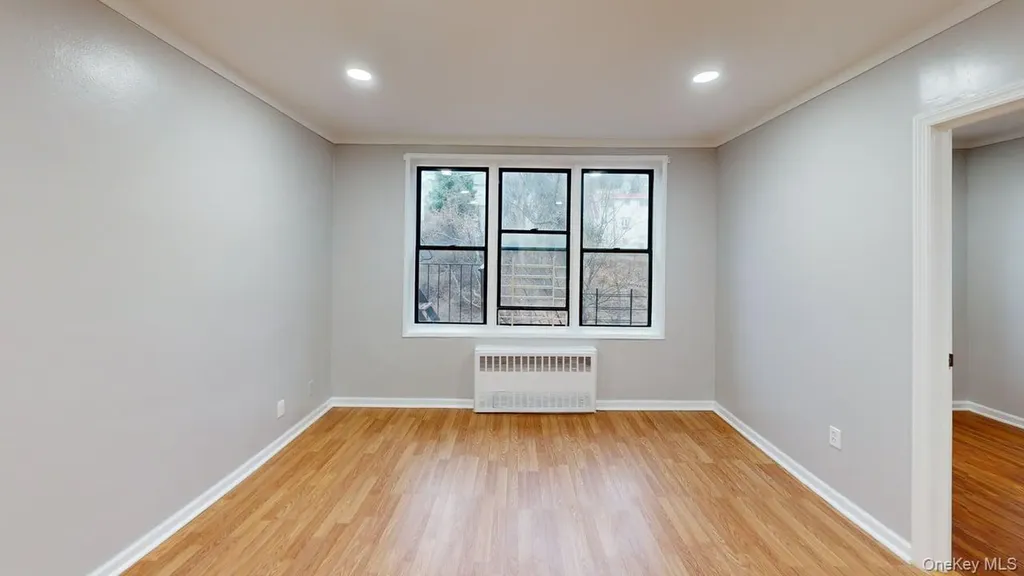 678 Warburton Yonkers NY 10701