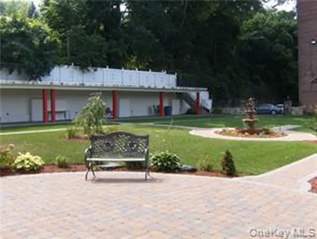 678 Warburton Yonkers NY 10701