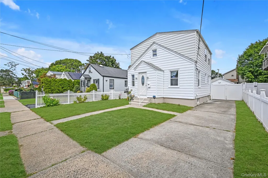 179 Hoffman Avenue Elmont NY 11003