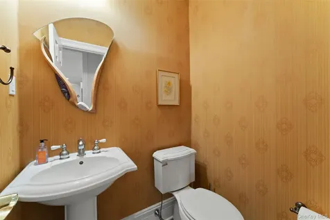 5 Stonewall Lane Mamaroneck NY 10543