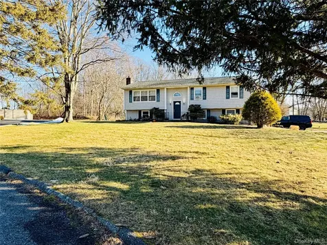 110 Wayacross Road Mahopac NY 10541