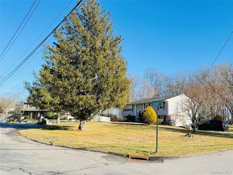 110 Wayacross Road Mahopac NY 10541