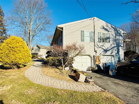 110 Wayacross Road Mahopac NY 10541