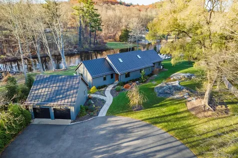 67 Dean Road Stormville NY 12582