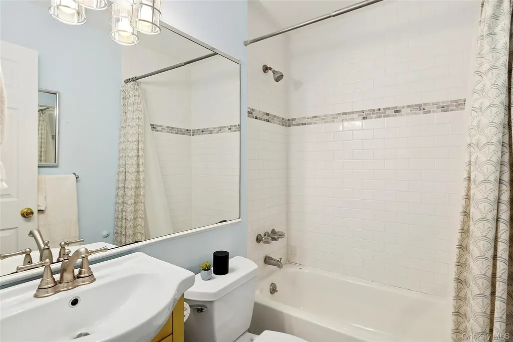 58 Fairharbor Patchogue NY 11772