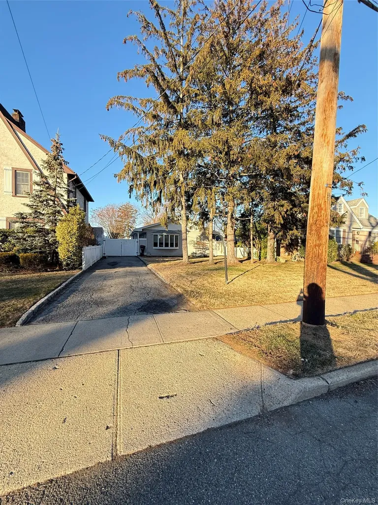 254 Park Avenue Freeport NY 11520