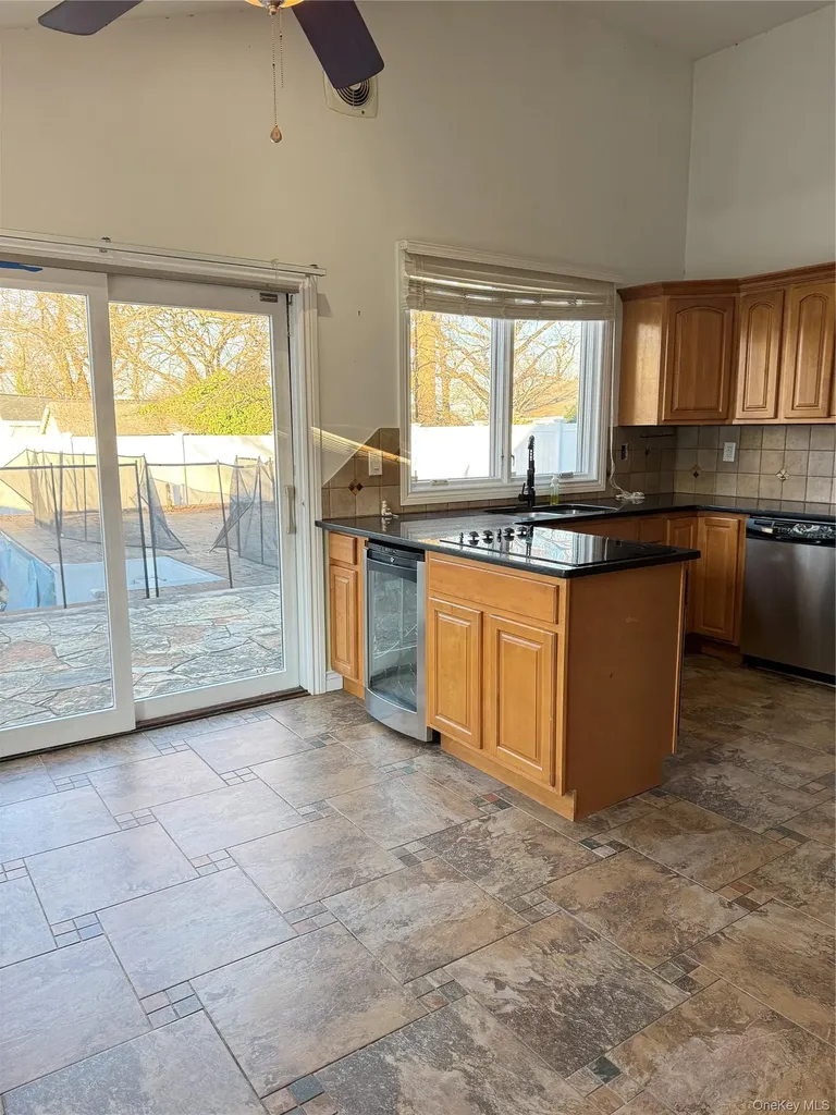 254 Park Avenue Freeport NY 11520