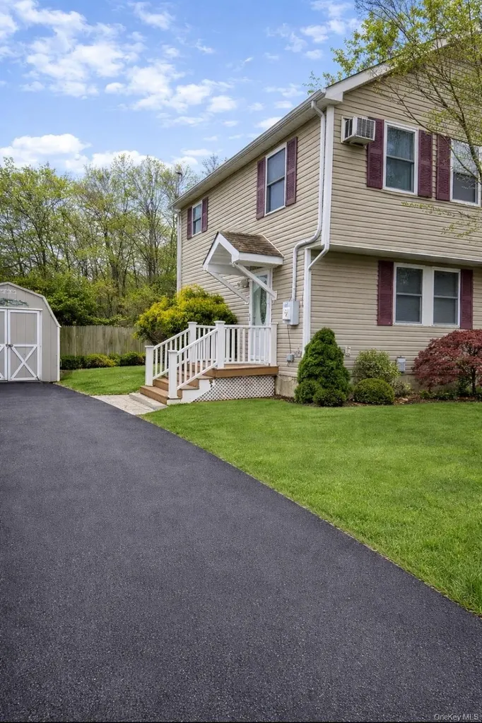 1 3rd Street Wading River NY 11792