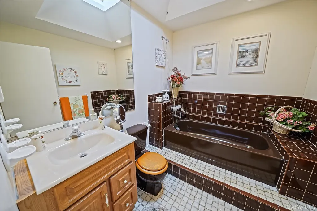 12 Quail Run Drive Deer Park NY 11729