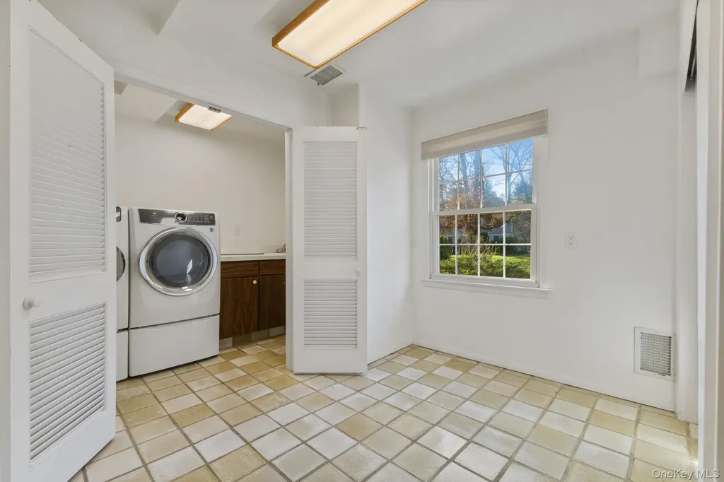 21 Kolbert Drive Scarsdale NY 10583