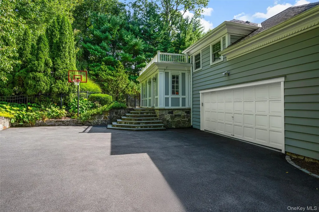 10 Hilltop Road Larchmont NY 10538