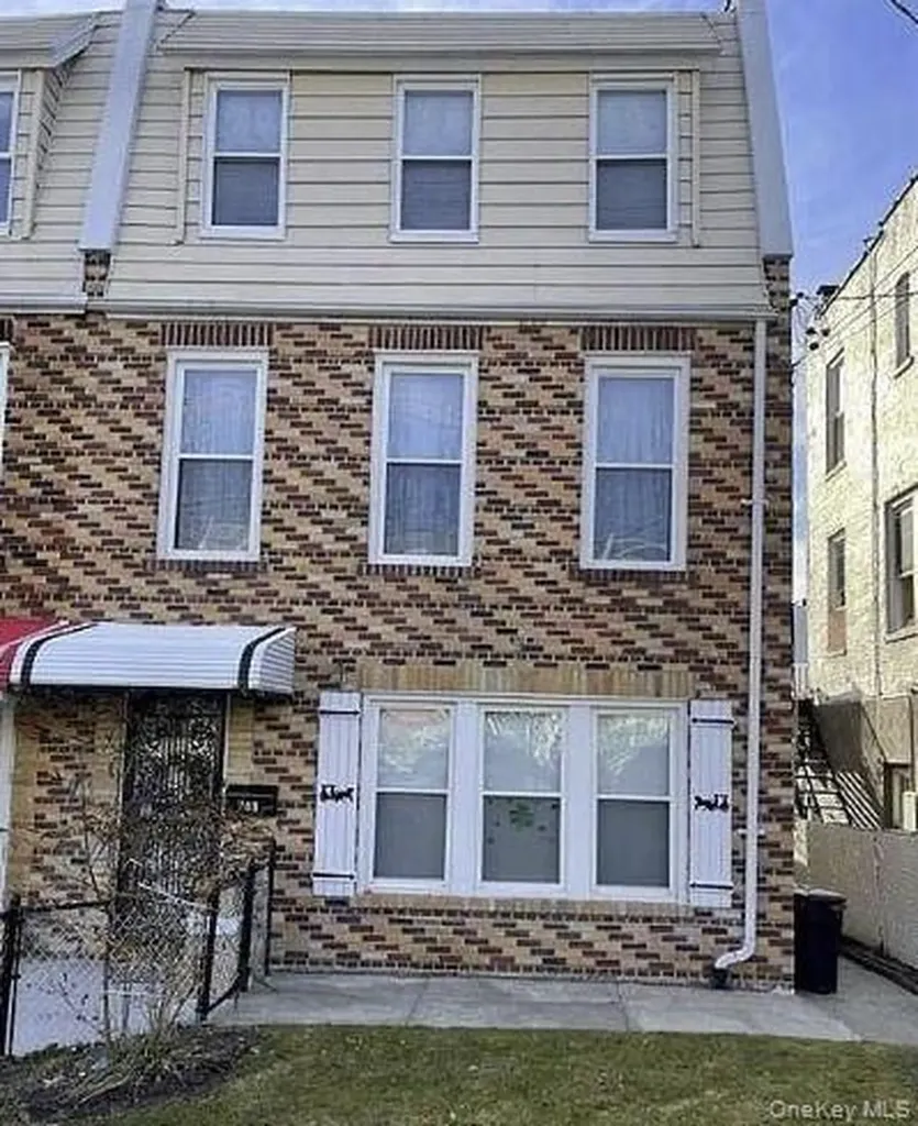 249 Calhoun Avenue Bronx NY 10465
