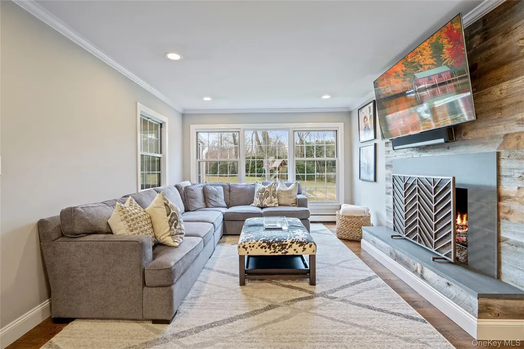 172 Burtis Lane Syosset NY 11791