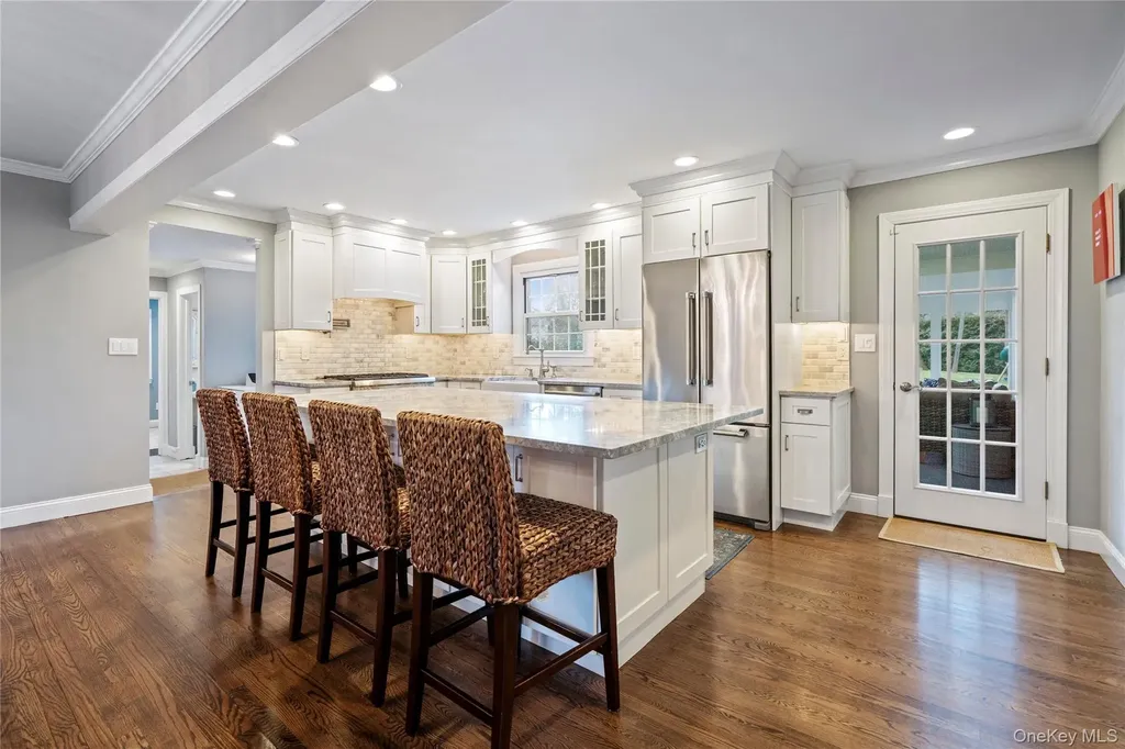 172 Burtis Lane Syosset NY 11791