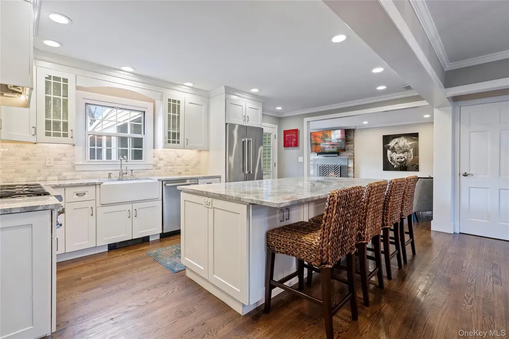 172 Burtis Lane Syosset NY 11791
