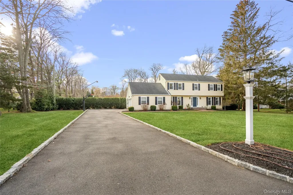 172 Burtis Lane Syosset NY 11791