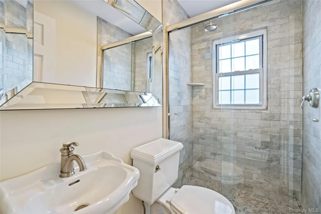 172 Burtis Lane Syosset NY 11791