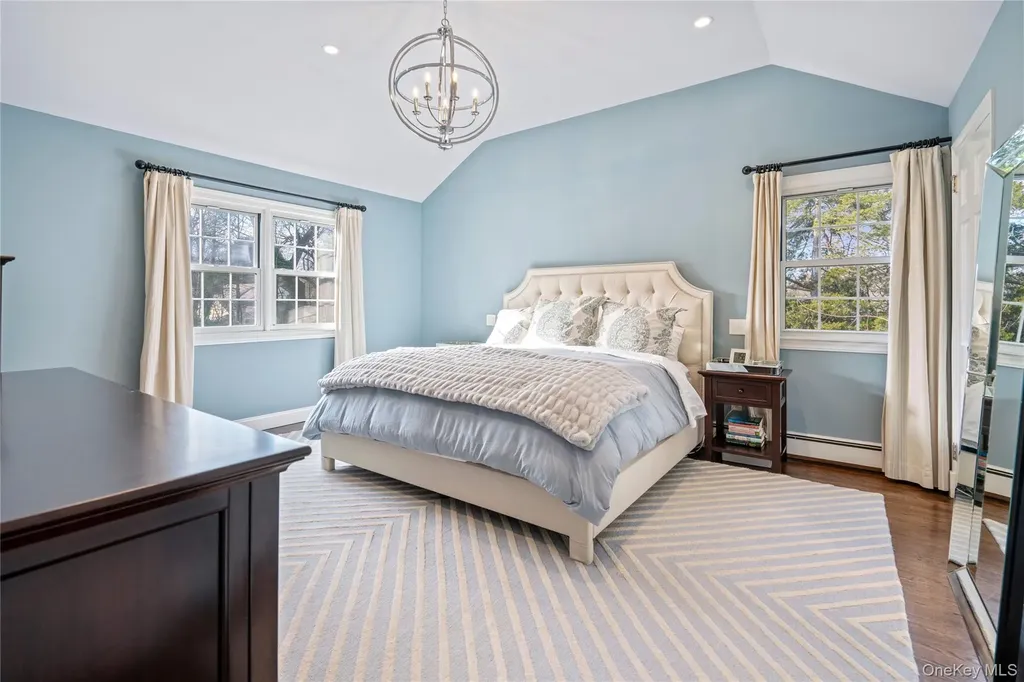 172 Burtis Lane Syosset NY 11791