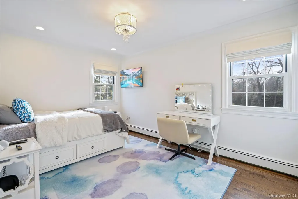 172 Burtis Lane Syosset NY 11791