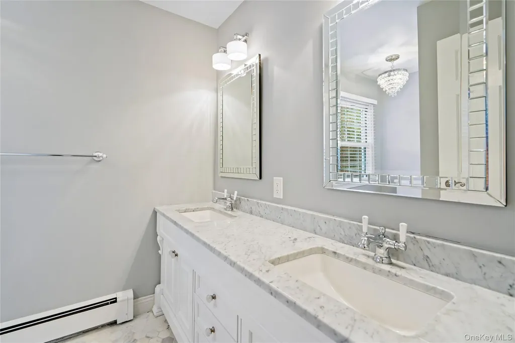 172 Burtis Lane Syosset NY 11791