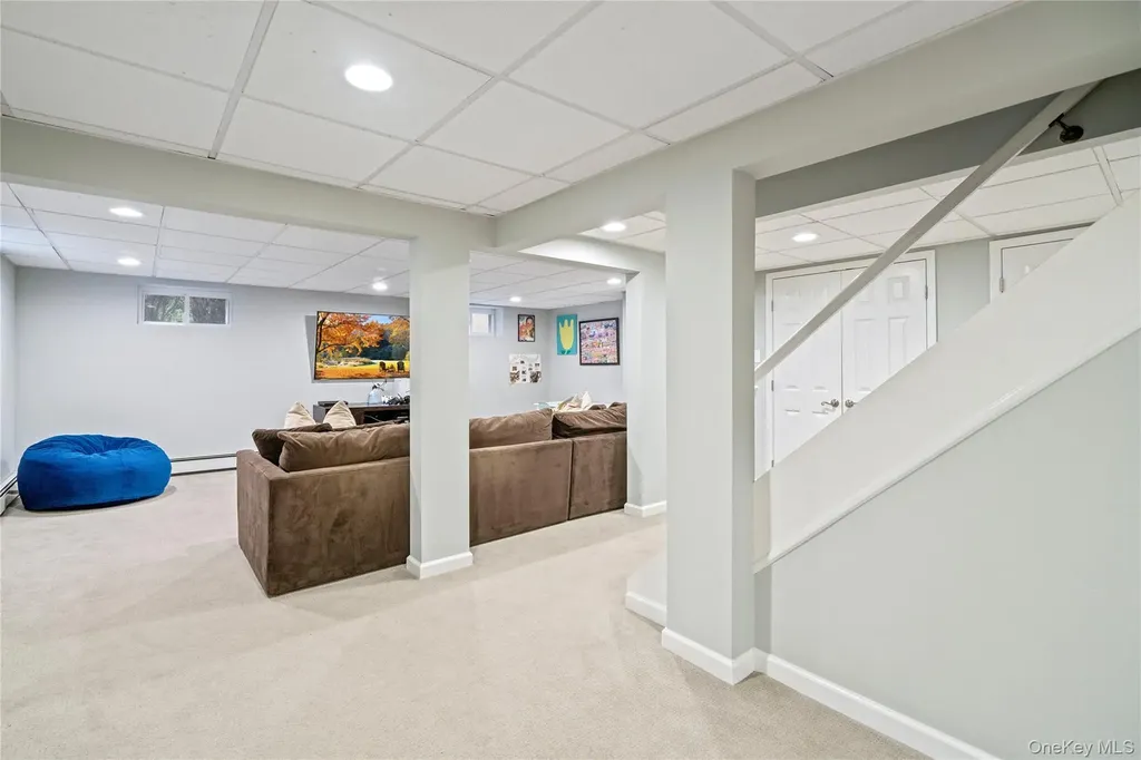 172 Burtis Lane Syosset NY 11791