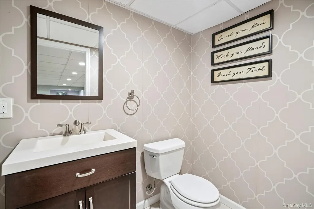 172 Burtis Lane Syosset NY 11791