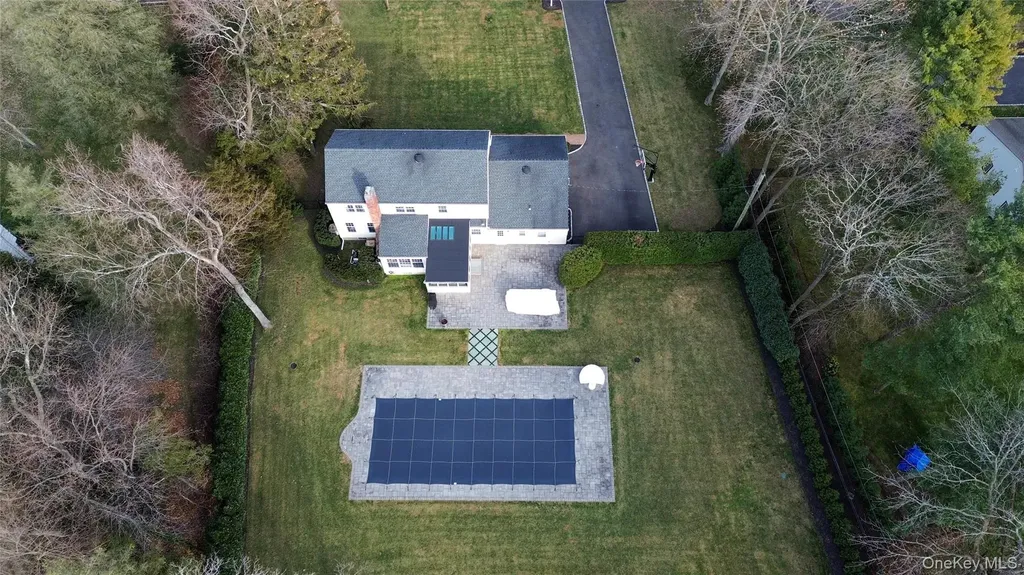 172 Burtis Lane Syosset NY 11791