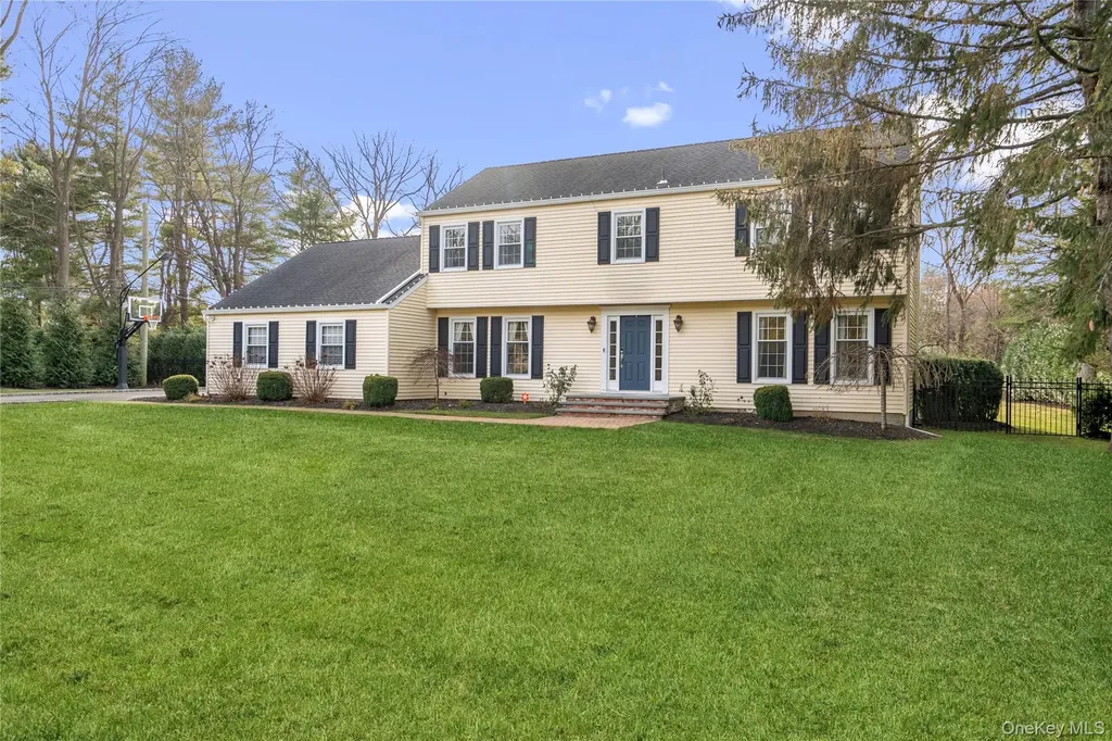 172 Burtis Lane Syosset NY 11791