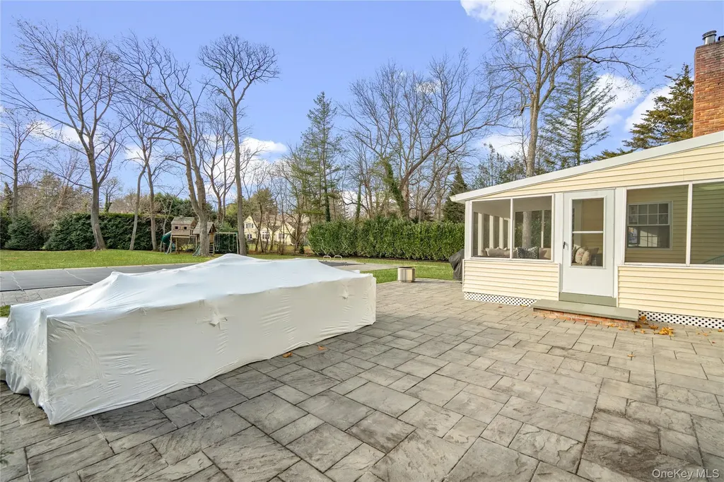 172 Burtis Lane Syosset NY 11791