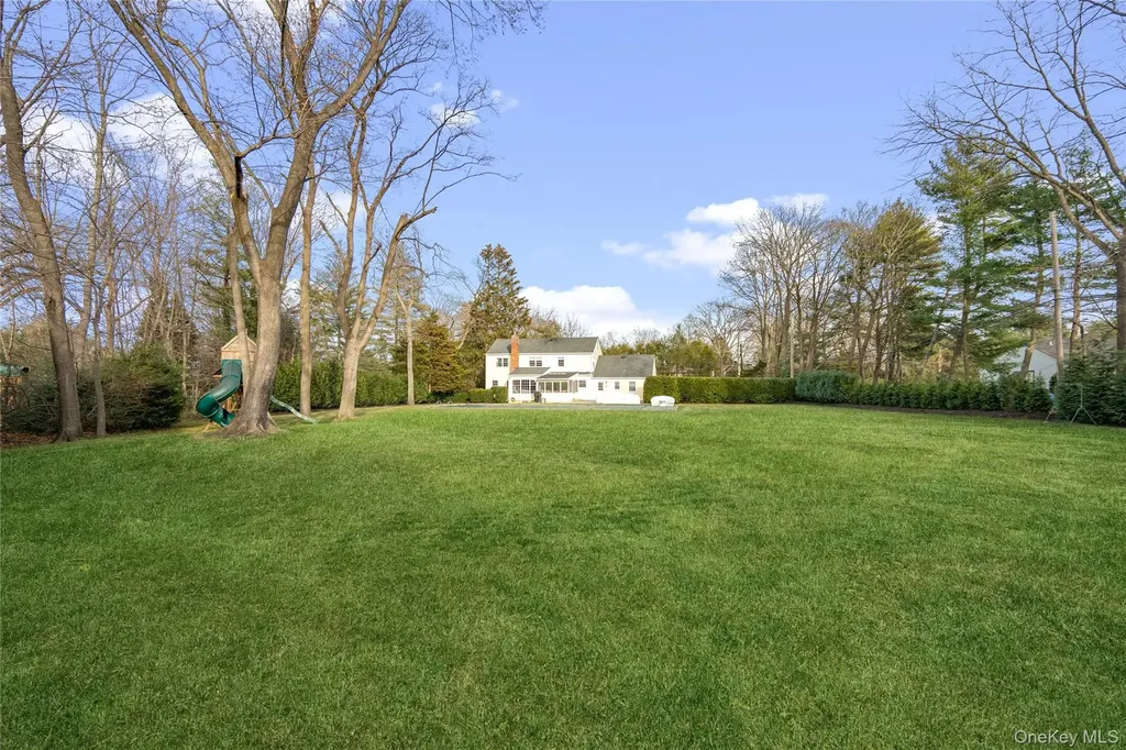 172 Burtis Lane Syosset NY 11791