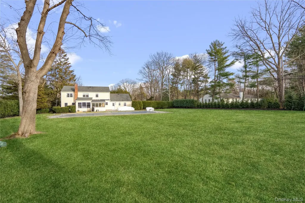 172 Burtis Lane Syosset NY 11791