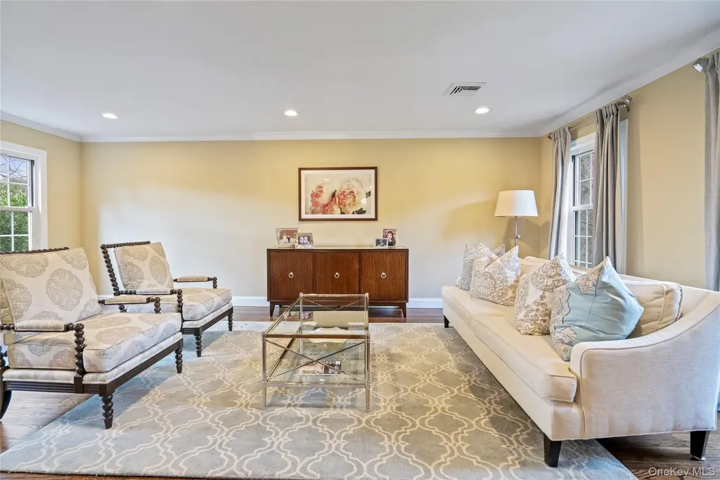 172 Burtis Lane Syosset NY 11791