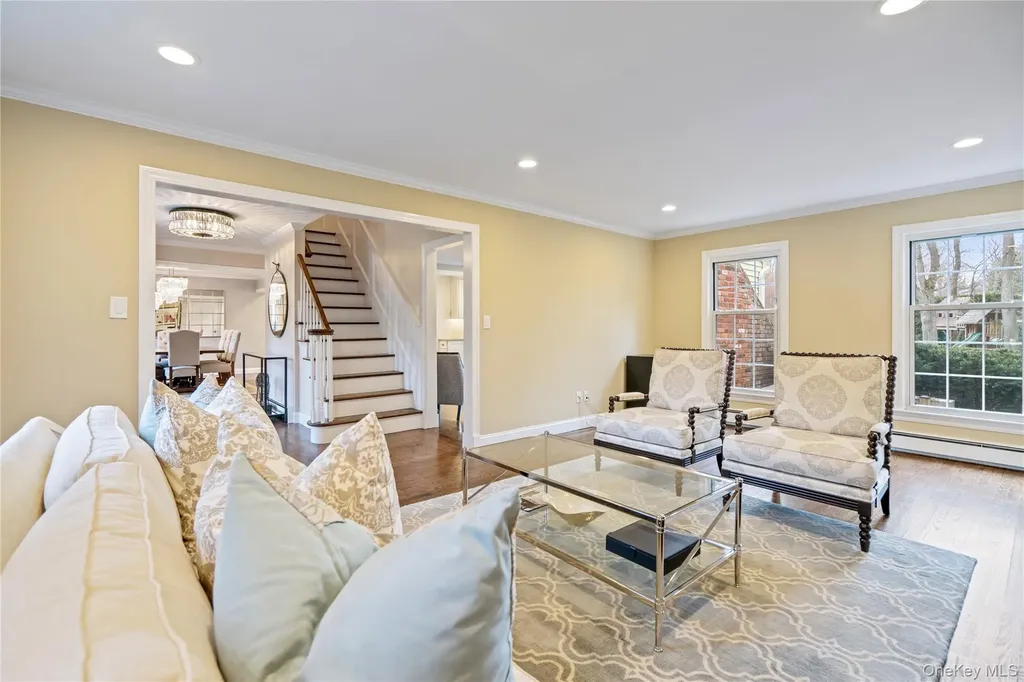 172 Burtis Lane Syosset NY 11791