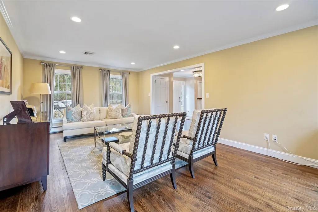 172 Burtis Lane Syosset NY 11791