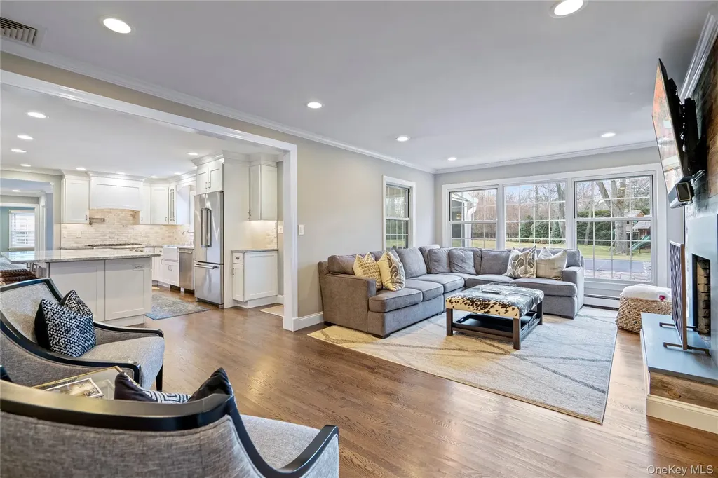 172 Burtis Lane Syosset NY 11791
