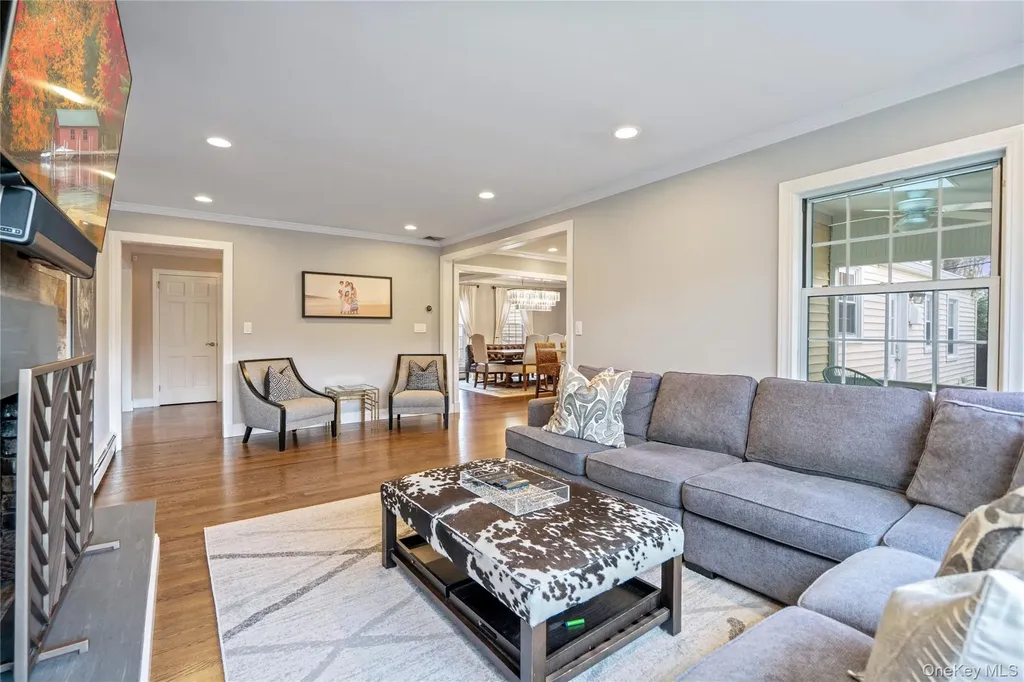 172 Burtis Lane Syosset NY 11791