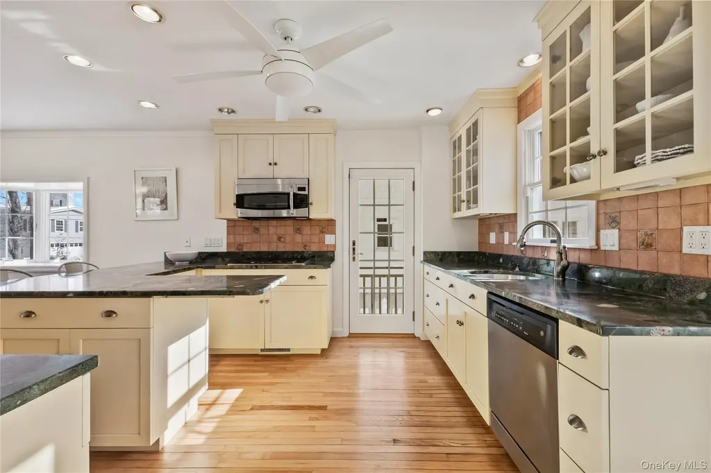 53 Oak Avenue Larchmont NY 10538