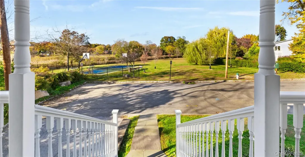 53 Oak Avenue Larchmont NY 10538
