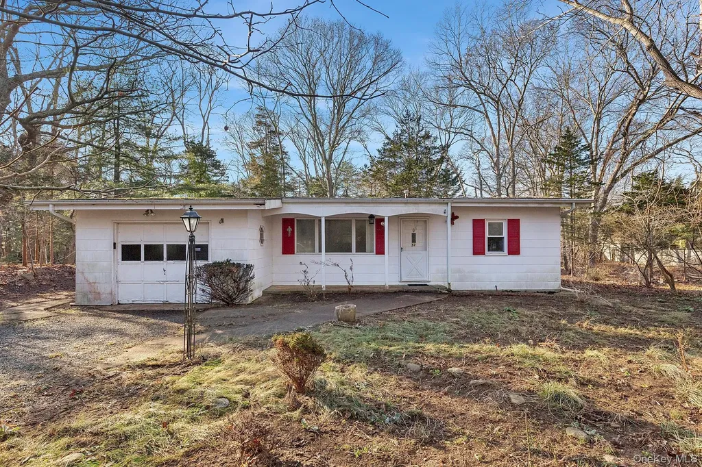37 Cedar Drive Springs NY 11937