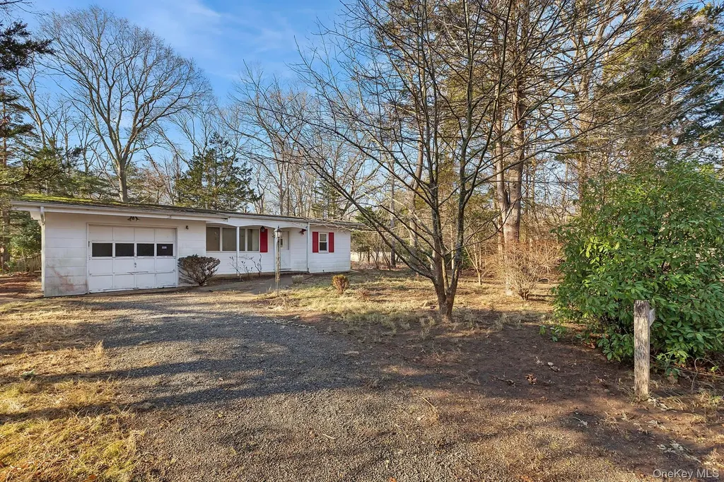 37 Cedar Drive Springs NY 11937