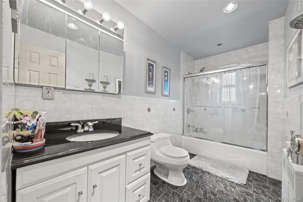 2004 Bogart Avenue Bronx NY 10462