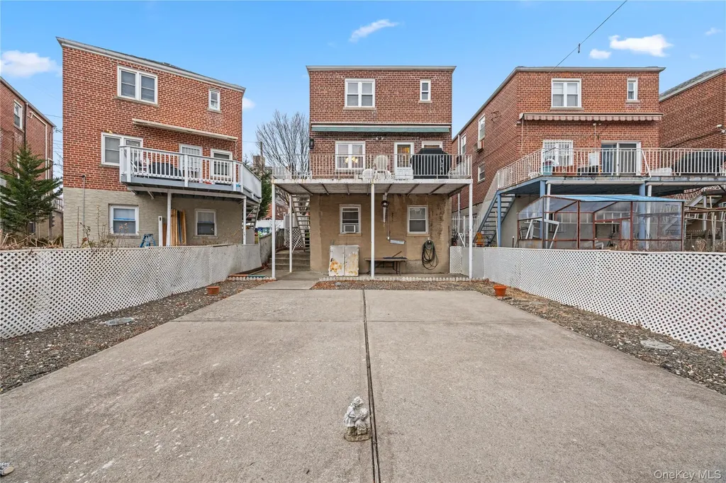2004 Bogart Avenue Bronx NY 10462