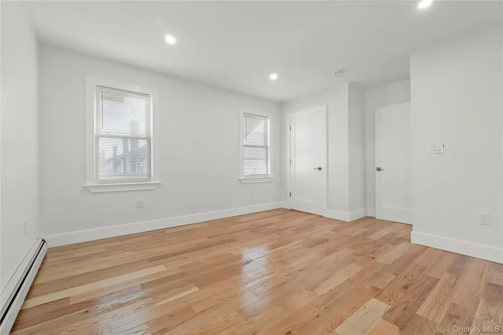 24909 Mayda Road Rosedale NY 11422